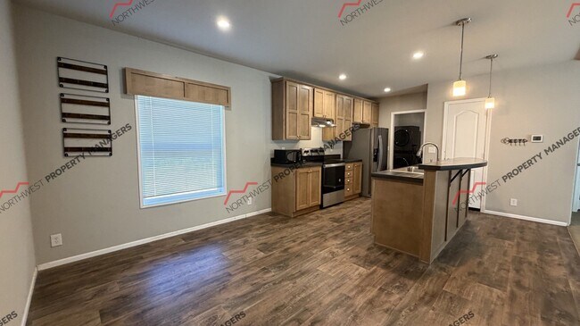 Foto del edificio - STATUS: AVAILABLE  | R335 | $2295 + $100 flat rate for Electric and sewer