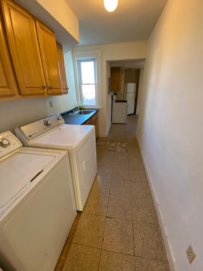 washer dryer included - 309 Dubuque St