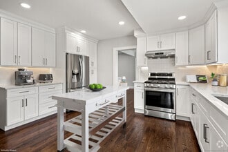 Building Photo - 252 Seaside Ave