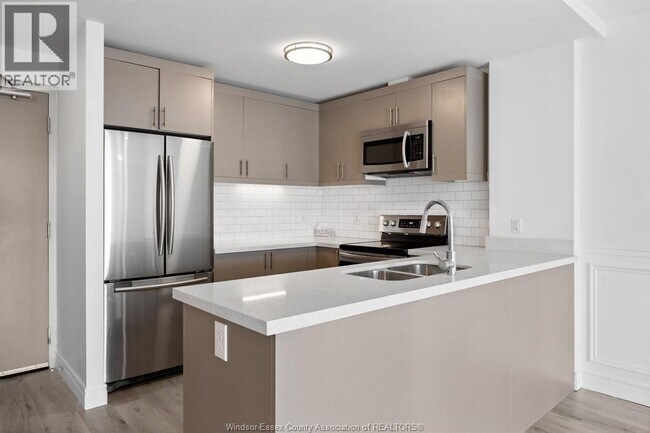 Building Photo - 1611 Banwell Rd