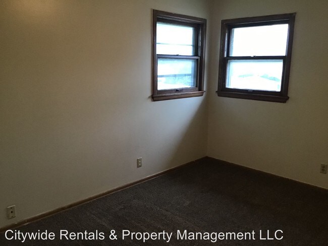 Foto del edificio - 5663 N 64th St