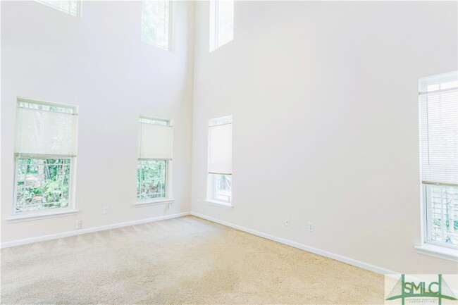 Building Photo - 530 Summer Hill Way