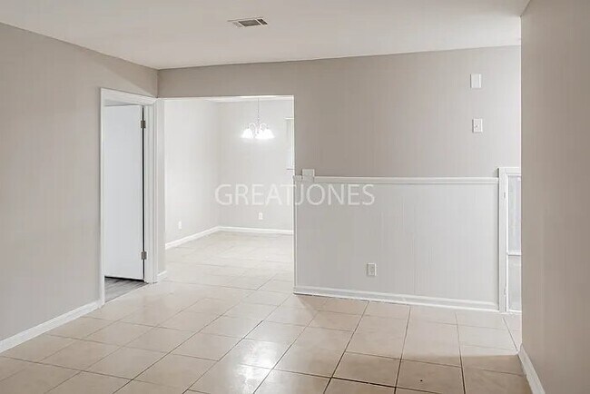 Building Photo - 2078 Wharton Dr