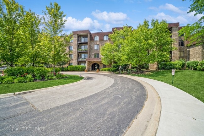 Building Photo - 2050 Valencia Dr