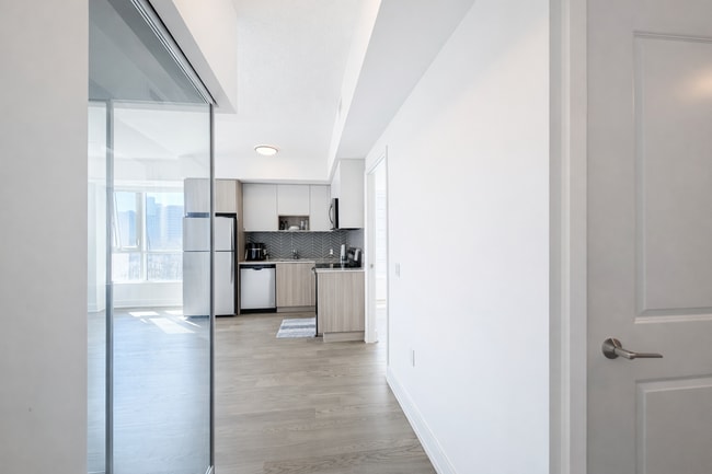 Building Photo - 202 Burnhamthorpe Rd E