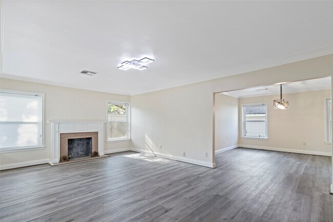 Building Photo - 2530 Wordsworth St