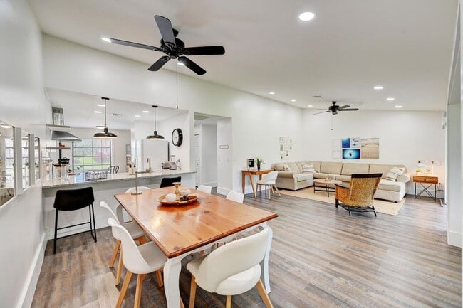 Building Photo - 2756 Carnation Ct