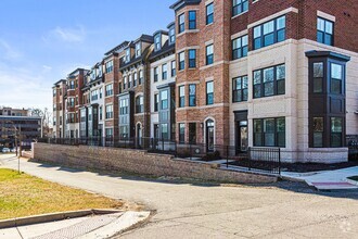 Building Photo - 113 Market Square NW