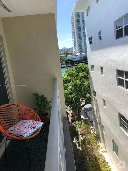 Building Photo - 1441 Lincoln Rd
