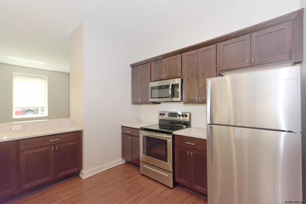 101 Nott Terrace Unit Apt 104, Schenectady, NY 12308 Room for Rent in