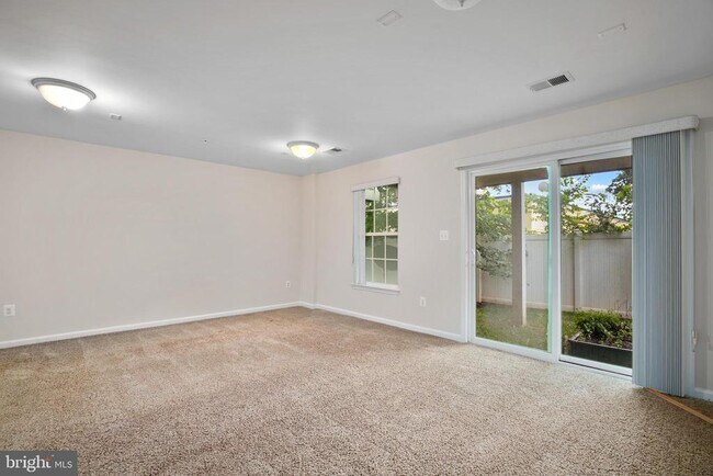 Foto del edificio - 7376 Matchbox Alley