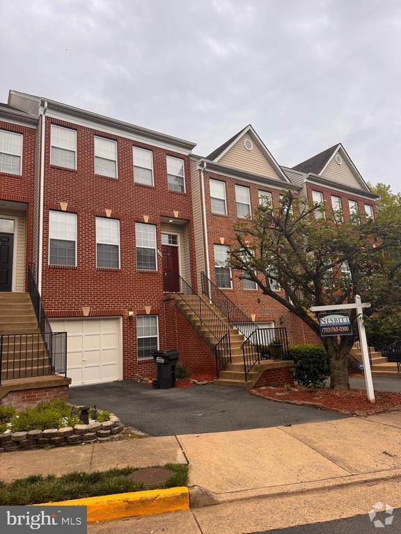 Building Photo - 2503 James Monroe Cir