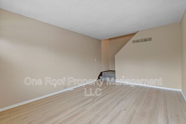 Building Photo - 701 Linwood Dr