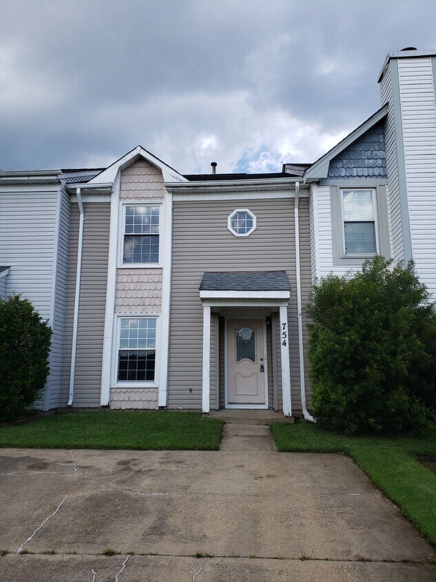 Foto principal - 754 Goodard Drive