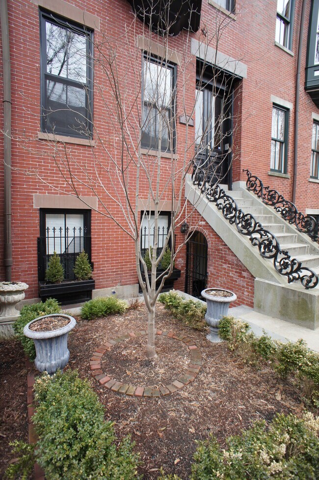 Foto del edificio - 216 W Springfield St