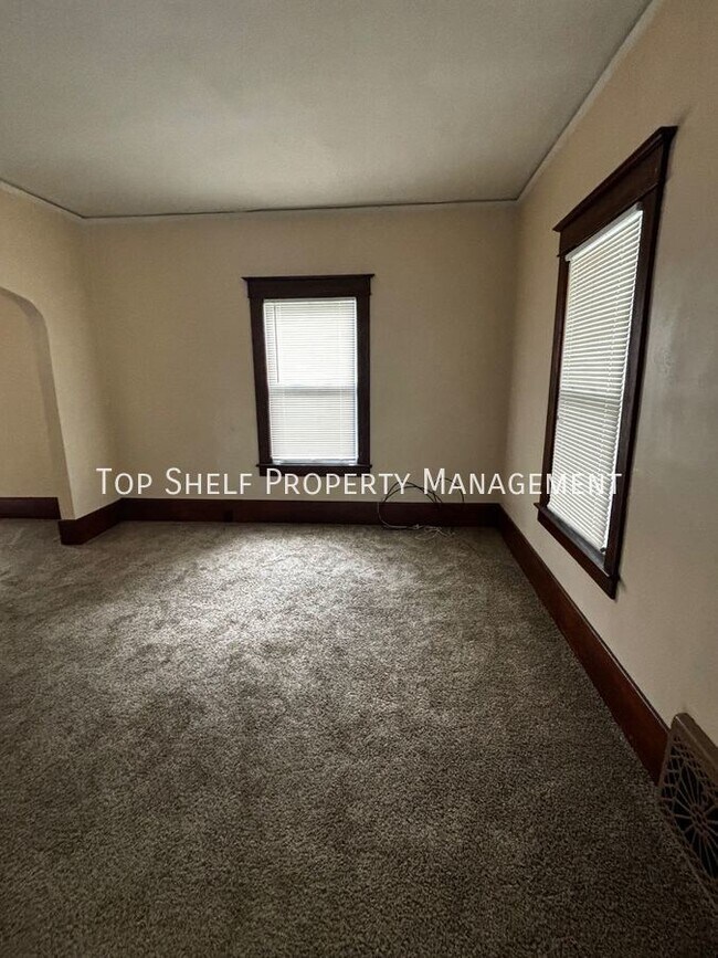 Foto del edificio - 1555 E Court Ave