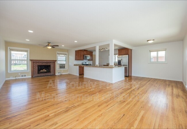 Building Photo - 425 S 40th St