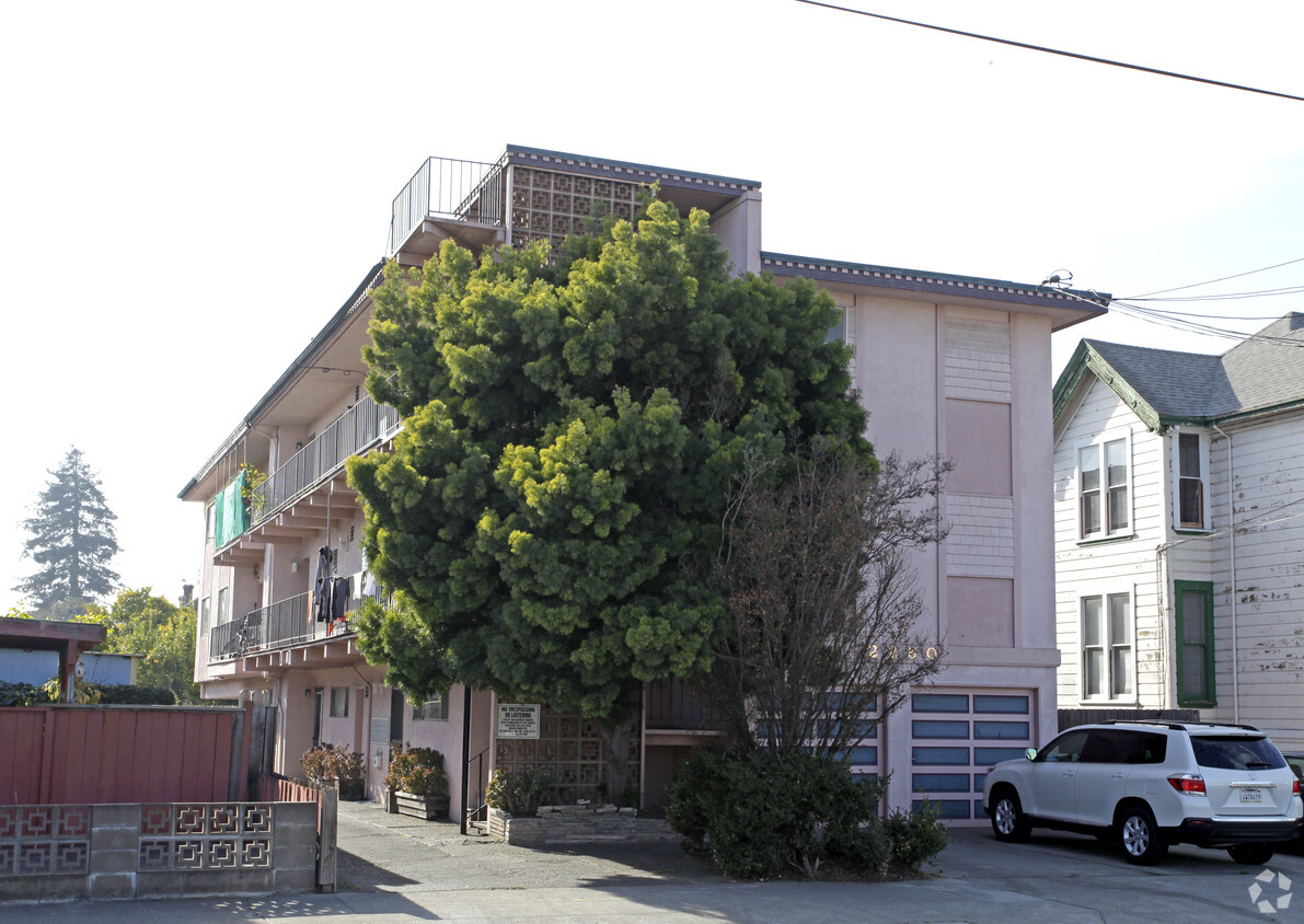 Primary Photo - 2260 Encinal Ave