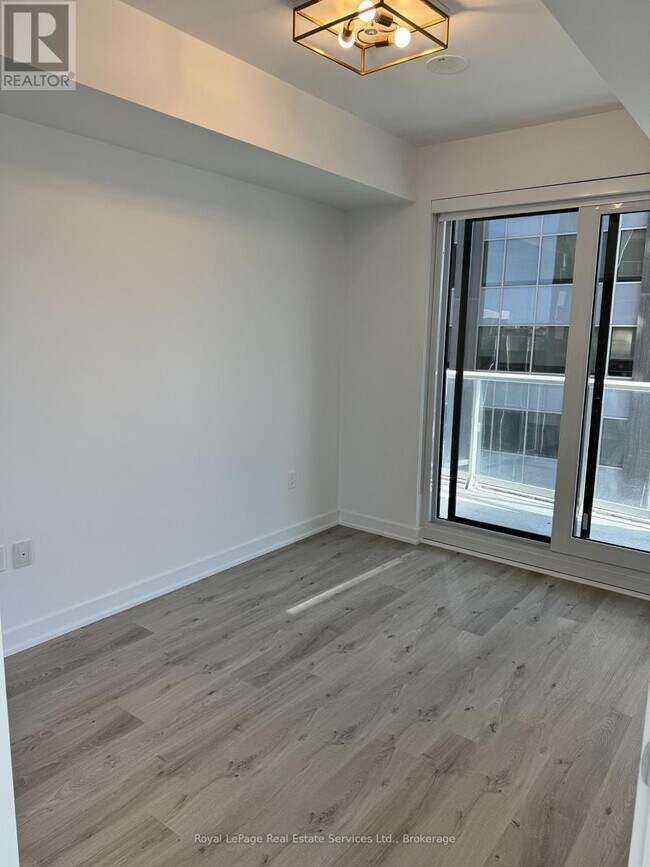 Photo du bâtiment - 230 Simcoe St