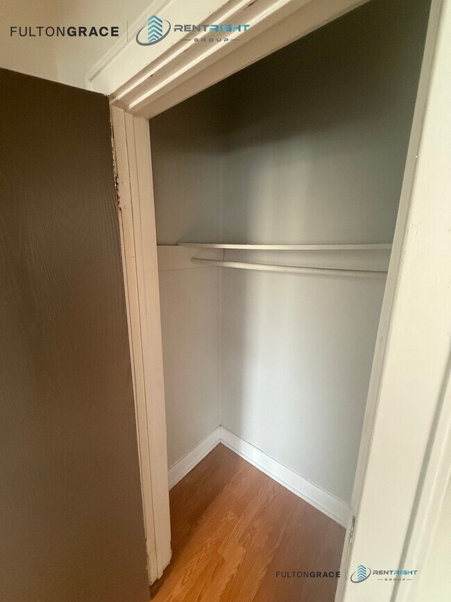 Foto del edificio - 3244 N Pulaski Rd