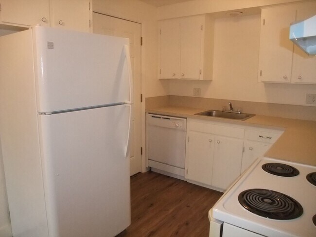 Building Photo - Nice 2 bedroom unit of a duplex in SE Albany