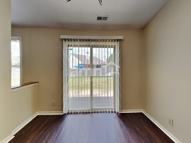 Foto del edificio - 710 Gatewood Dr