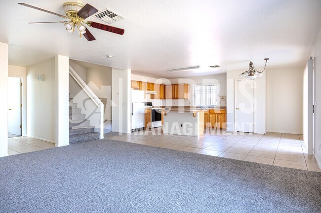 Building Photo - 1632 E Cardinal Dr