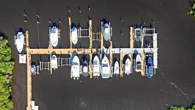 Foto del edificio - 8951 SE Marina Bay Dr