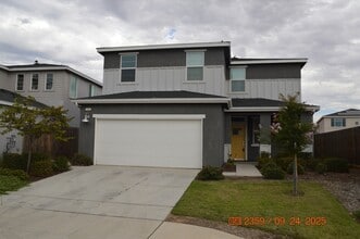 Building Photo - 2411 Urdaneta Way