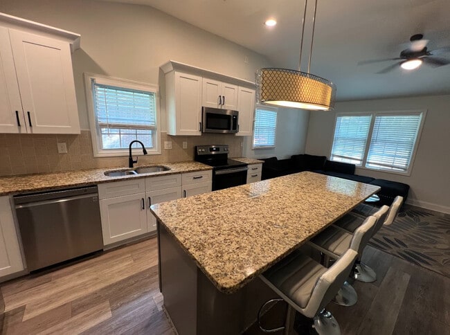 Building Photo - Room in House on Cedar Ave NW