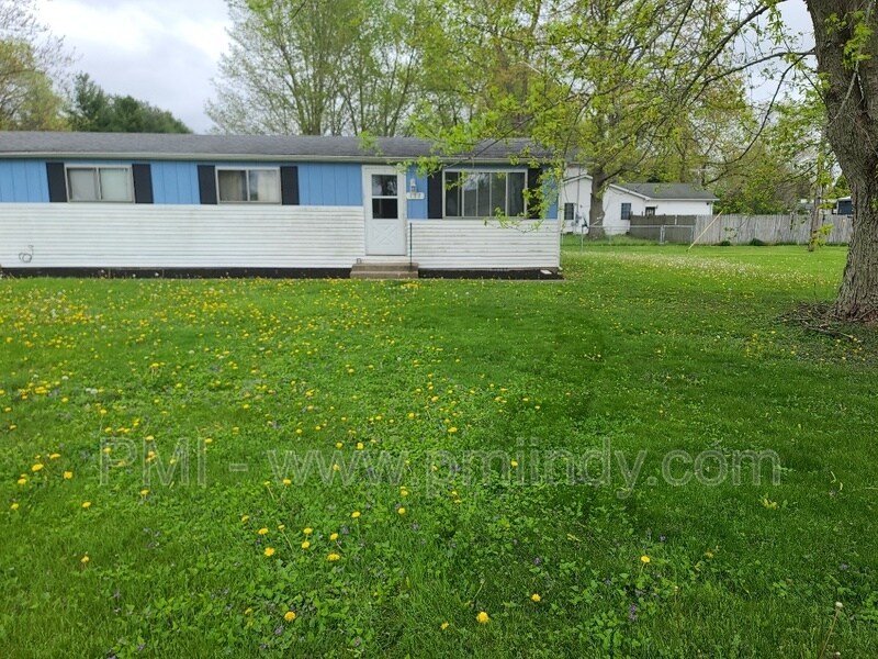 117 Noble St, Shirley, IN 47384 Condo for Rent in Shirley, IN