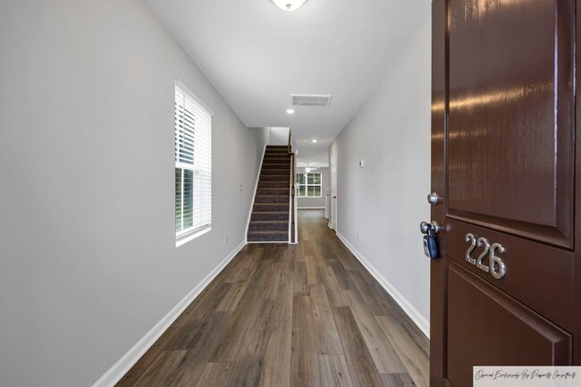 Building Photo - MODERN 3 BEDROOM IN LEXINGTON'S MURRAY VILLAGE
