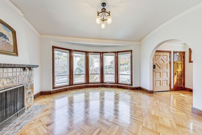 Building Photo - Modern 3BR/2BA Home in San Francisco's Westwood Highlands!