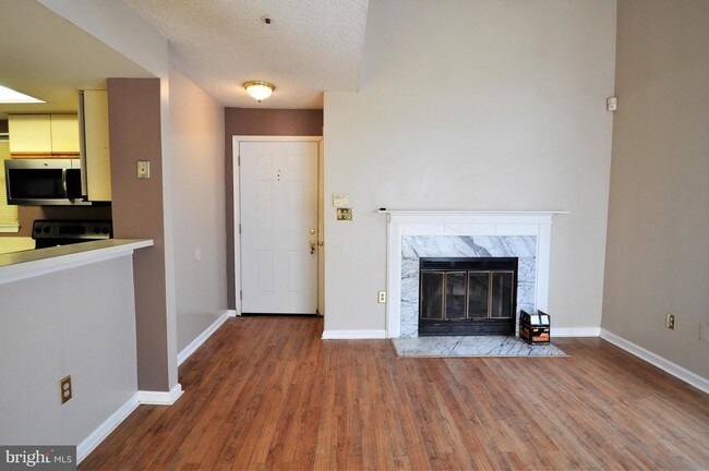 Building Photo - 905-NUMBER-905-NUM101 Westhaven Dr