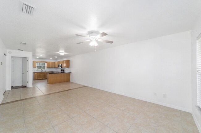 Building Photo - 3630 NE 8th Pl