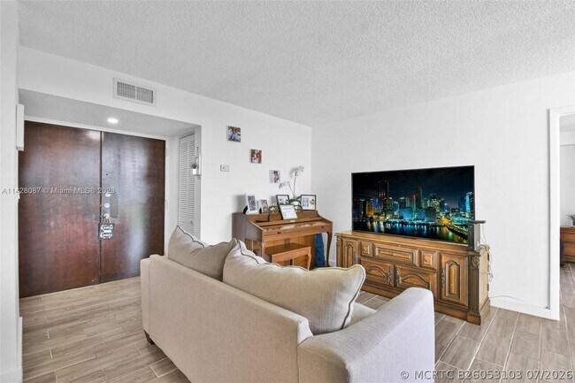 Foto del edificio - 11800 SW 18th St