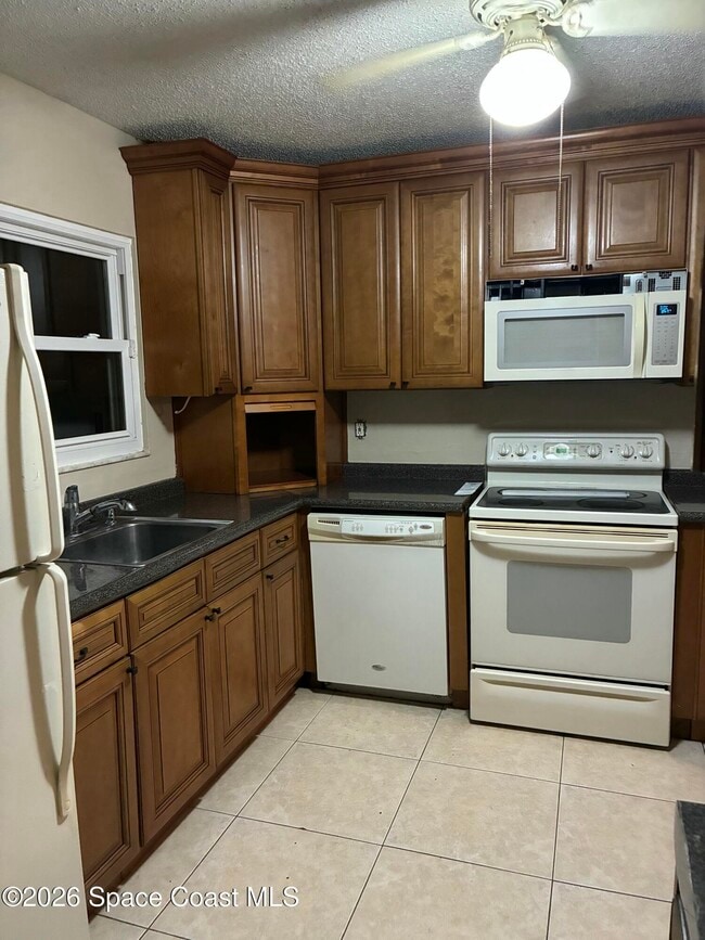 Foto del edificio - 890 Serenade St NW