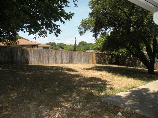Foto del edificio - 7700 Peaceful Hill Ln