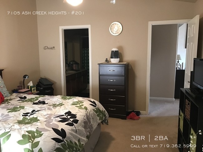 Building Photo - Absolutely charming! Private Gated Community.