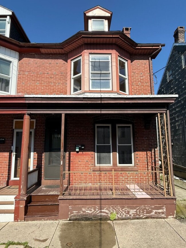 Building Photo - 459 New St