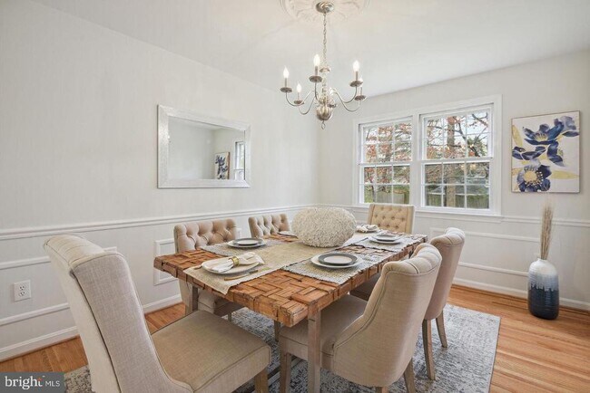 Foto del edificio - 8805 Honeybee Ln