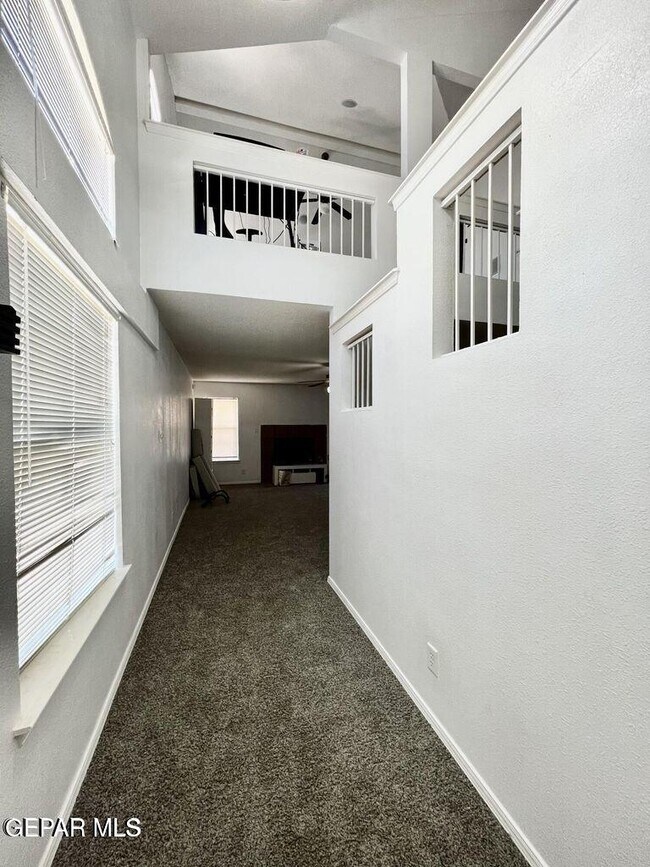 Foto del edificio - 12701 Francisco Paz Dr