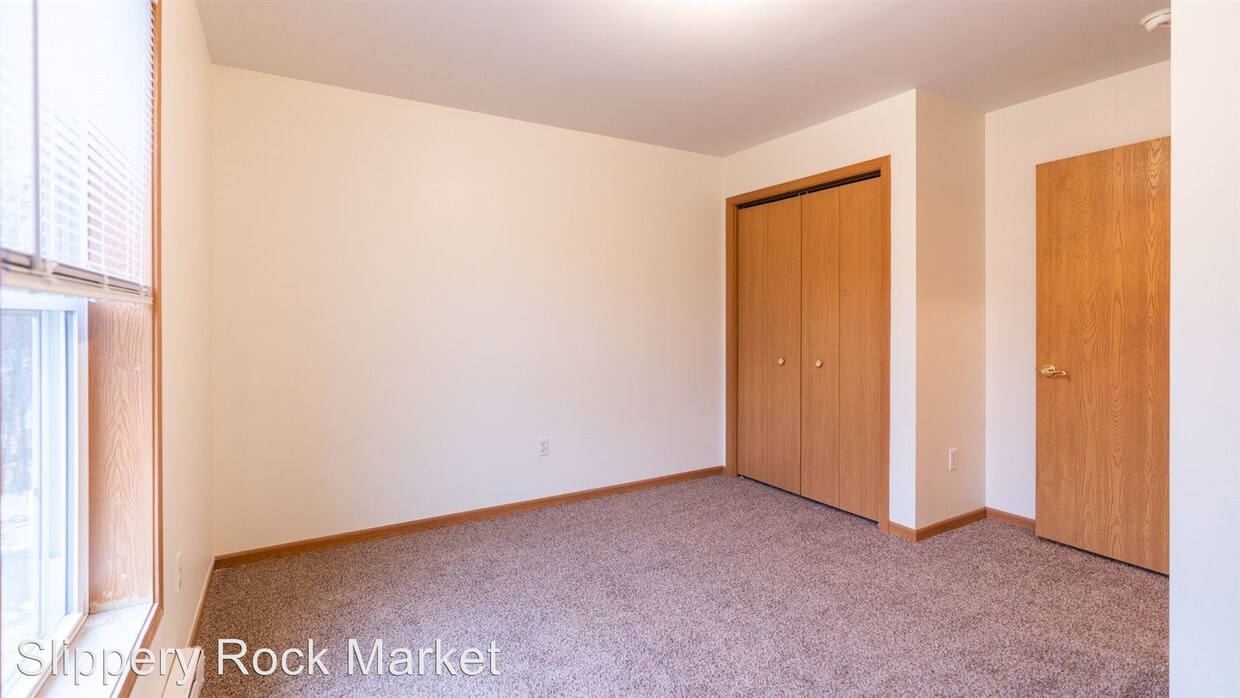 Foto principal - 321 Grove City Rd