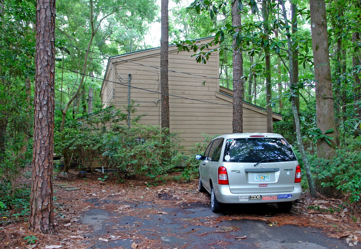 Building Photo - 300 Wood Grove Ct