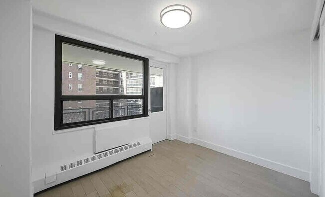 Foto del edificio - 98-20 62nd Dr