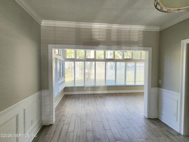 Foto del edificio - 403 Branch Wood Ln