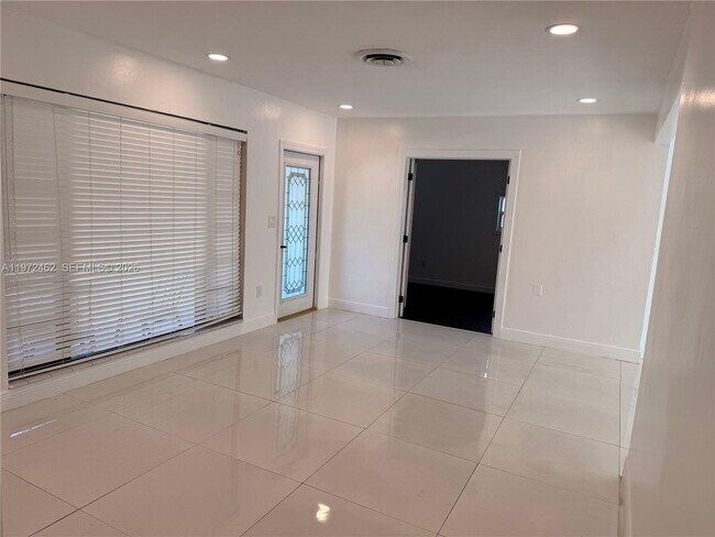 Building Photo - Bahama Drive, Miramar, FL 33023 - 3 BR 2 BA house