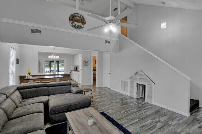 Building Photo - 11644 Fort Caroline Lakes Dr