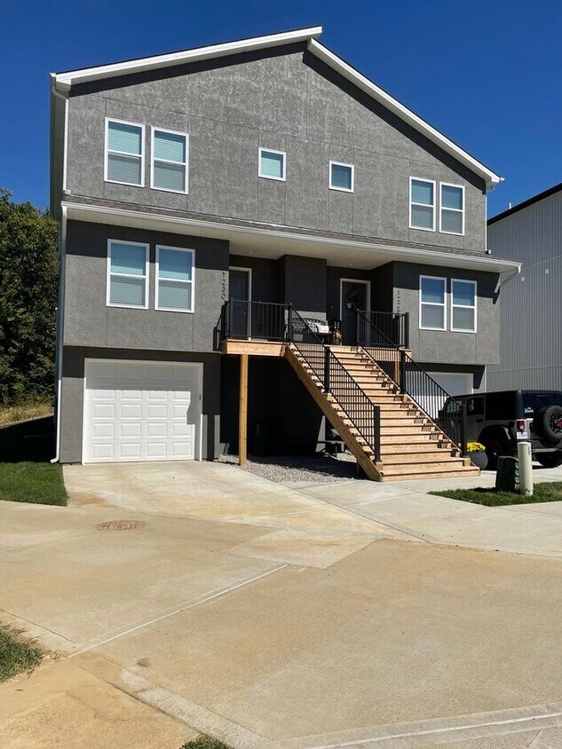 Primary Photo - 3 Bedroom, 2.5 Bath Modern Townhome in Nor...