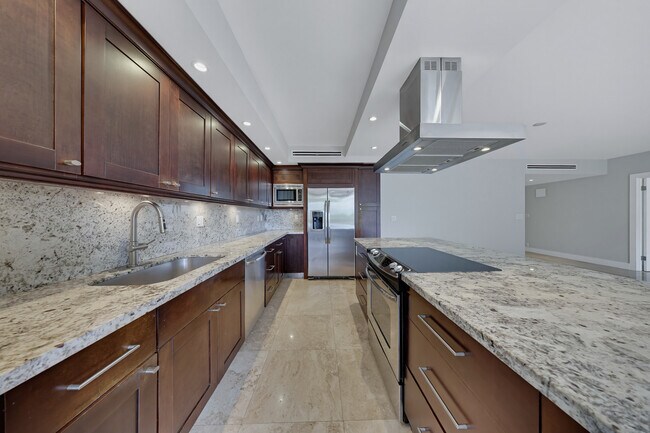 Building Photo - 161 Crandon Blvd